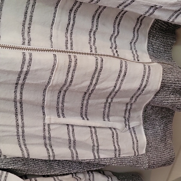 Gray and White zip up hoodie - Picture 3 of 4